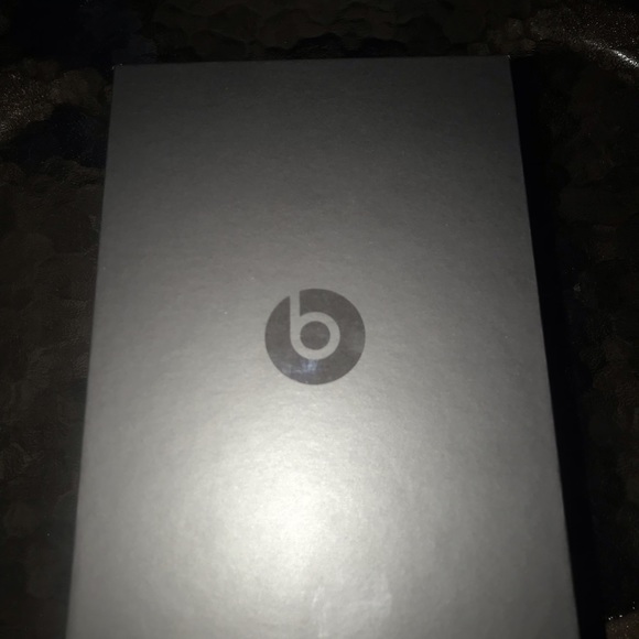 Beat solo 3 wireless **TRIED ON** - Picture 4 of 7